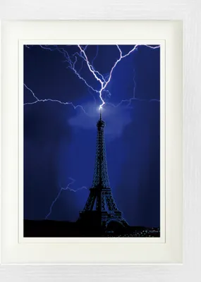 Produktbild von Eiffelturm Gerahmtes Bild Mit Edlem Passepartout | Wand-Bilder | Im Bilderrahmen - Blitzeinschlag Im Jahr 1902 (40 x 30 cm)