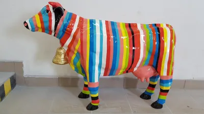 Immagine prodotto di Statua di figura astratta fatta a mano Design colorato Scultura di design Statue di mucca