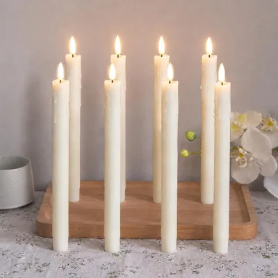 Immagine prodotto di 8 candele a LED a forma di bastoncino, luce bianco caldo, 19 cm, senza fiamma, alimentate a batteria, ideali per decorazioni natalizie, matrimoni, feste ed eventi, colore avorio