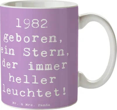 Produktbild von Mr. & Mrs. Panda Becher Spruch 1982 Geburtstag Stern - Lavendeltraum - Geschenk, Geburtstagsfeier, Glückwunsch, Kaffeebecher, Tasse, Jahrgang, kakaobecher, geboren, Alter