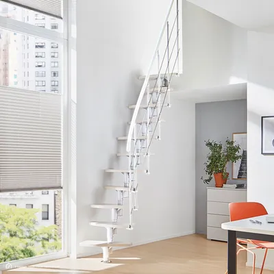 Produktbild von Mittelholmtreppe Intercon Alpha | Raumspartreppe mit 13 Stufen | Metallfarbe: Polar-Weiß | Stufendesign: Buche weiß