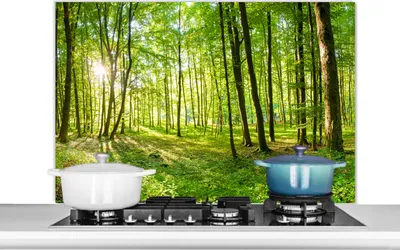 Produktbild von KitchenYeah®  Spritzschutz Küche - Küchenrückwand - Wandschutz für Herd und Spüle - Natur - Bäume - Wald - Grün - Sonnenlicht 100x65 - Alu-Dibond (Alternative zum Spritzschutz aus Glas) - Hitzebeständ