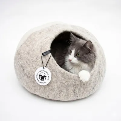 Imagen del producto de Cama cueva para gatos - Lana - Gris claro y blanco - Hecha a mano - Para interior