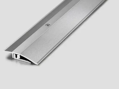 Produktbild von PROLINE Silber 2 Meter, Universal Bodenprofil, Aluminium Abschlussleiste, Kantenschutz, Übergangsprofil, Laminat Vinyl Fliesen, Sockelleiste, Fußbodenleiste, selbstklebend