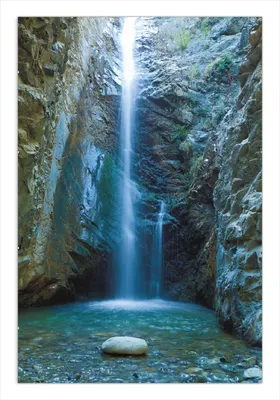 Produktbild von Wallario Wandbild Wasserfall bei Sonneneinfall, Größe: 61 x 91,5 cm, Poster mit rahmenlosen Bildhalter