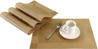 Produktbild von Platzdeckchen（4er Set）-rutschfest Abwaschbar Tischsets, PVC Abgrifffeste Hitzebeständig Platzsets, Schmutzabweisend, Platz-Matten für küche and Restaurant（Golden）