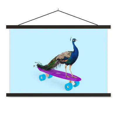 Produktbild von MuchoWow® Textilposter Pfau - Blau - Skateboard - Tiere - Lustig 90x60 cm mit schwarzem Rahmen - Aufhängungssatz