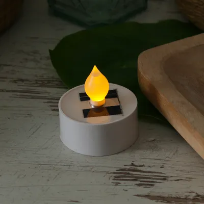 Produktbild von LED Solar Teelicht - orange flackernde LED - Lichtsensor - H: 5,5cm - D: 5,5cm - für Außen - weiß