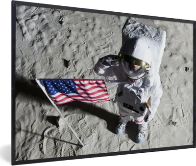 Produktbild von MuchoWow® Gerahmtes Poster Astonaut - Amerika - Flagge 90x60 cm - Poster mit Schwarzem Bilderrahmen Wandposter Rahmen Foto Bilder - Fotorahmen - Foto-Plakat