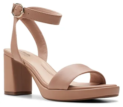 Produktbild von CLARKS Sandalen AmbyrLyn Bay mit stylischem Blocksabsatz 1259 Warm Beige Lea 41
