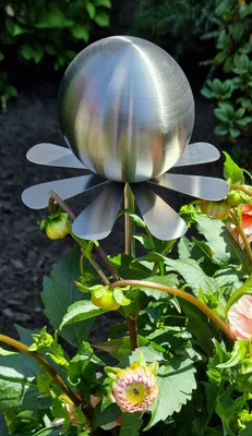 Produktbild von Blütenzauber Rotterdam Rosenkugel 10 cm Edelstahl schwarz matt gebürstet Gartenstecker Deko mit Stab 80 cm