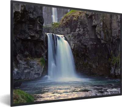 Produktbild von MuchoWow® Gerahmtes Poster Wasserfall - Wasser - Felsen 80x60 cm - Poster mit Schwarzem Bilderrahmen Wandposter Rahmen Foto Bilder - Schwarzem - Mit Gestell
