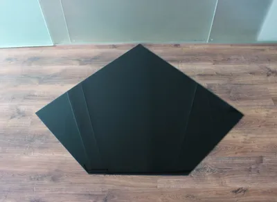 Produktbild von Fünfeck 100x100cm schwarz - Funkenschutzplatte mit Dichtlippe