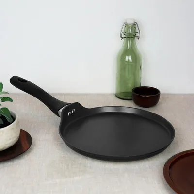 Immagine prodotto di Pinti Crepiera Ø 25 cm – Rivestimento Antiaderente Senza  – Compatibile con Induzione, Gas, Elettrico e VetroVetroceramica – Ideale per Crepes, Pancake e Frittate