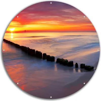 Produktbild von Wallario rundes Outdoor-Poster für Garten oder Balkon, Motiv Farbenspiel im Himmel - Sonnenuntergang am Strand, 60 cm Durchmesser