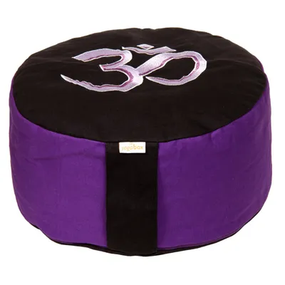 Produktbild von yogabox Meditationskissen Glückssitz® mit O M - Symbol - violett/schwarz 33 x 33 x 15 cm Buchweizenschalen
