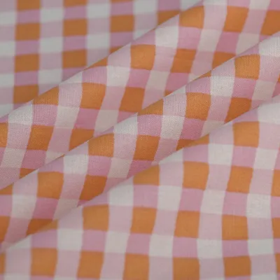 Imagen del producto de Tela de crepé, 147 cm de ancho, estampado vichy en tonos rosa y naranja, certificada