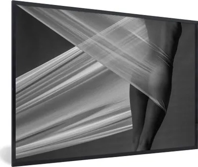 Produktbild von MuchoWow® Gerahmtes Poster Frau - Ballett - Tanz - Körper 90x60 cm - Poster mit Schwarzem Bilderrahmen Wandposter Rahmen Foto Bilder - Fotorahmen - Foto-Plakat