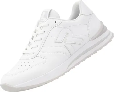 Auf dem Bild ist ein weißer Freizeitschuh abgebildet der von der Seite betrachtet wird. Der Schuh zeichnet sich durch ein einfaches Design mit einer bequemen Sohle aus.