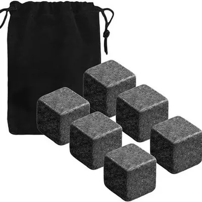 Produktbild von Whisky-Steine-Set mit 6 Stück – Wiederverwendbare Kühlsteine – Natürlicher Stein – Aufbewahrungsbeutel – 2 x 2 x 2 cm