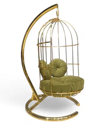 Produktbild von Goldener Hängesessel mit stabilem Untergestell und gemütlichen grünen Kissen