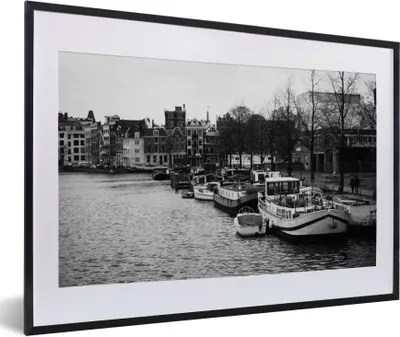 Produktbild von MuchoWow® Gerahmtes Poster Gracht in Amsterdam - Schwarz - Weiß 60x40 cm - Poster mit Schwarzem Bilderrahmen Wandposter Rahmen Foto Bilder - Schlafzimmer - Plakat in Rahmen - Drucken