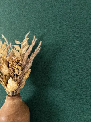 Produktbild von NEWROOM Tapete Grün Vliestapete Unifarbe - Universal Modern Dunkelgrün Waldgrün Struktur Stoffoptik Einfarbig Uni Textil-Optik