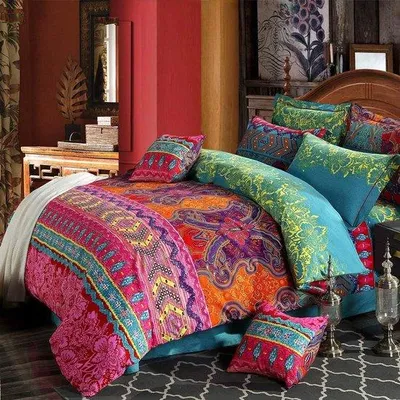 Produktbild von Famanu Bettwäsche 200 x 200 cm – 3-teiliges Bettbezug-Set – Exotisches Indisches Design – Bohemian Stil – Mikrofaser mit Reißverschluss + 2