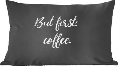 Produktbild von MuchoWow® Zierkissen Sofakissen Wohnzimmer Dekokissen 60x40 cm Zitate - Aber zuerst: Kaffee - Sprichwörter - Kopfkissen - Polster mit Foto