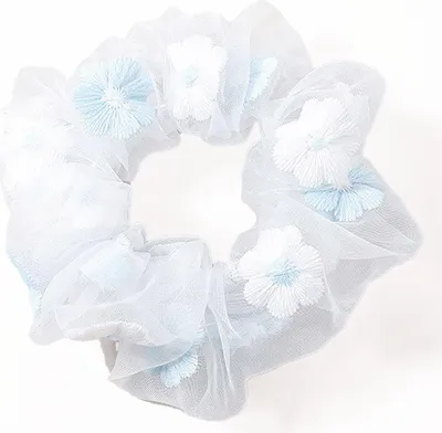 Image de Chouchou en mousseline délicat avec fleurs brodées bleu ciel