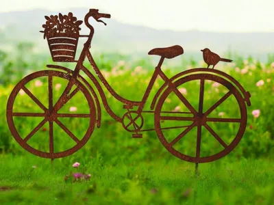 Produktbild von Gartenstecker Fahrrad Blumenkorb Blumen und Vogel Vintage-Design aus Edelrost