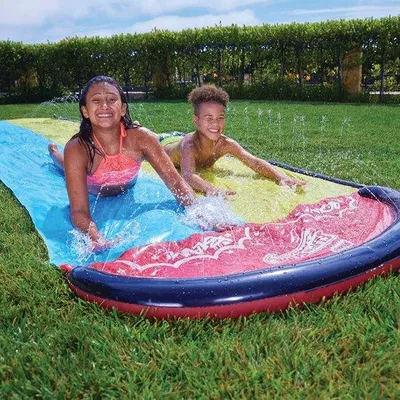 Produktbild von Famanu Wasserrutsche 48 m mit 2 Surfbrettchen - Wasserspielzeug für Garten und Pool