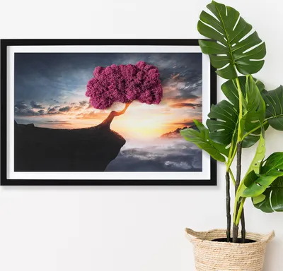 Produktbild von Moosbild mit Echtem Isländisch Moos - 60x40 cm - Schwarzer MDF-Rahmen - Baum auf einem Abgrund