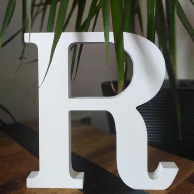 Productafbeelding van Witte houten letter R, ca. 20 cm, 1,8 cm dik