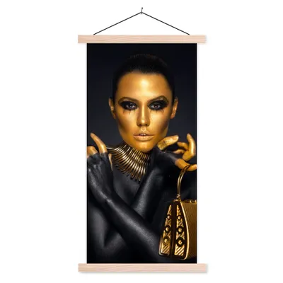 Produktbild von MuchoWow® Textilposter Make-up - Tasche - Gold - Luxus - Frau 40x80 cm mit holzfarbenen Rahmen - Wohnzimmer