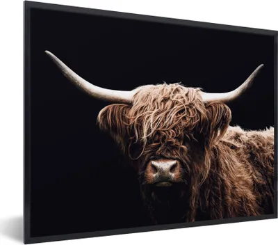 Produktbild von MuchoWow® Gerahmtes Poster Schottischer Highlander - Schwarz - Horn 80x60 cm - Poster mit Schwarzem Bilderrahmen Wandposter Rahmen Foto Bilder - Schwarzem - Mit Gestell