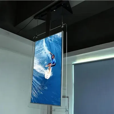 Produktbild von Deckenhängendes Display Digitale Werbelösung für maximale Sichtbarkeit & Wirkung