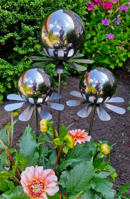 Produktbild von Blütenzauber Rotterdam Rosenkugel 15/10/10 cm Edelstahl schwarz poliert Gartenstecker mit Stab 80 cm