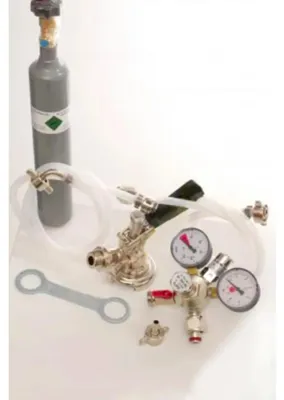 Immagine prodotto di Pacchetto accessori 1 con raccordo a cestello, tubo per birra da 10 mm e 0,5 kg bombola CO2