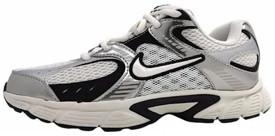 Produktbild von Nike V5 RNR Sportschuh Weiß in Gr. 39