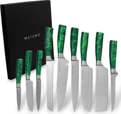 Produktbild von NATUMO Küchenmesser Set 9-teilig. HRC 56+ scharfes Messerset Profi in Damast-Optik aus Allzweckmesser, Fleischmesser, Gemüsemesser, Santoku Messer, Chefmesser (Grün)