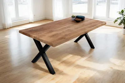 Produktbild von Esstisch Baumkante massiv Mango 180 x 90 X-Gestell schwarz CALI, KI-generiertes Bild