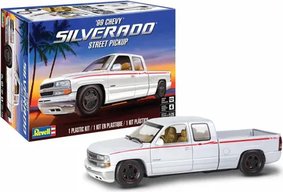 Productafbeelding van Modelbouwsset van een Chevrolet Silverado pickup uit 1999, schaal 1:25, bestaande uit 150 onderdelen
