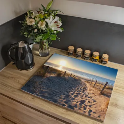 Produktbild von banjado Herdabdeckplatte einteilig 60x52cm groß mit Gummi Abstandshalter, ESG Sicherheitsglas mit Motiv Nordseestrand [HAP1 11121]