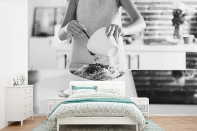 Produktbild von MuchoWow® Fototapete für Wohnzimmer oder Schlafzimmer Wandtapete Vinyl Motivtapete Sauce über Nudeln - schwarz und weiß - 525x350 cm - Das Hintergrundbild
