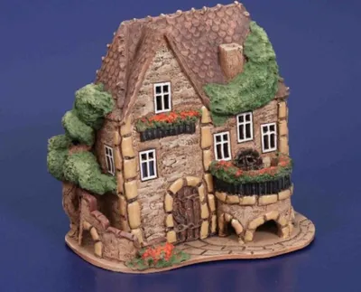 Idyllisches Reiterhauses. Das Haus ist detailliert gestaltet mit kleinen Fenster und einem Garten.