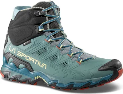 Wanderschuh für Damen; Modell "Ultra Raptor II Mid Leather Woman GTX" von La Sportiva in Türkis mit schwarzem Einsatz.
