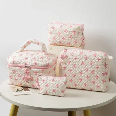 Image de Trousse à maquillage à quatre compartiments très spacieuse - Trousse à fermeture à boucle - Trousse de voyage - Organiseur de maquillage pour femmes - Trousse de voyage avec organiseur