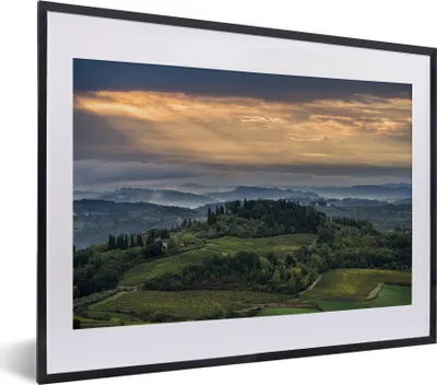 Produktbild von MuchoWow® MuchoWow® Gerahmtes Poster Sonnenstrahlen beleuchten die italienische Hügelkuppe in der Nähe der Stadt San Gimignano in der Toskana 40x30 cm - Poster mit zchwarzem Bilderrahmen - Bilderrahme