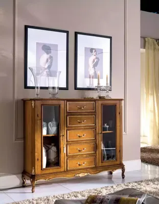 Produktbild von Exklusive braune Holzvitrine mit Schubladen im klassischen Möbelstil